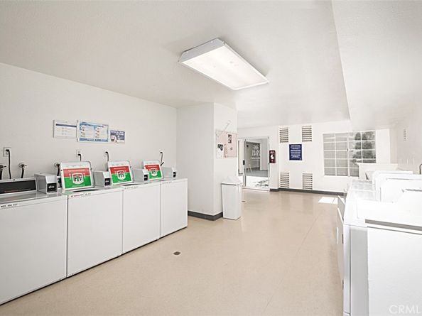 21400 Burbank Boulevard 313, Woodland Hills CA 91367