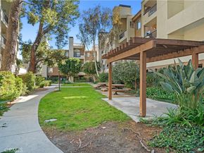 21400 Burbank Boulevard 313, Woodland Hills CA 91367