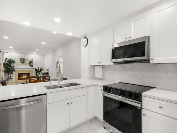 2253 Martin #106, Irvine CA 92612