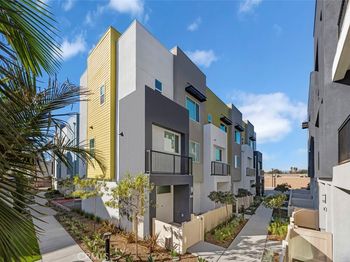 1093 N Harbor Boulevard