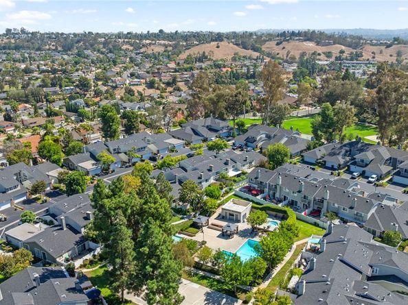 25061 Silverleaf Ln, Laguna Hills CA 92653