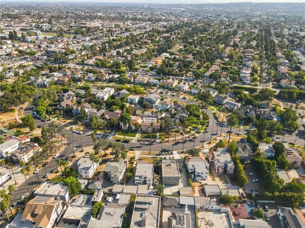 4440 Victoria, Los Angeles CA 90019