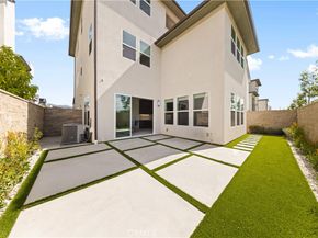 121 Reyes Alley, Lake Forest CA 92630