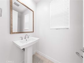 121 Reyes Alley, Lake Forest CA 92630