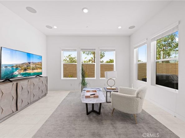 121 Reyes Alley, Lake Forest CA 92630