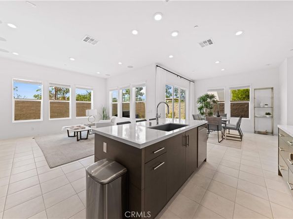 121 Reyes Alley, Lake Forest CA 92630