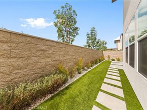 121 Reyes Alley, Lake Forest CA 92630