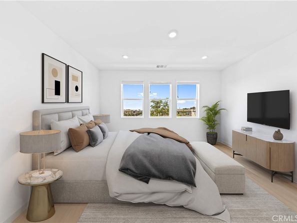121 Reyes Alley, Lake Forest CA 92630