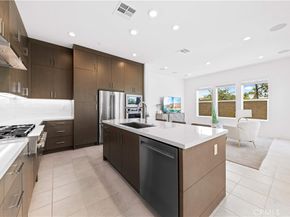 121 Reyes Alley, Lake Forest CA 92630
