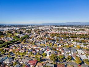 2739 Denmead, Lakewood CA 90712