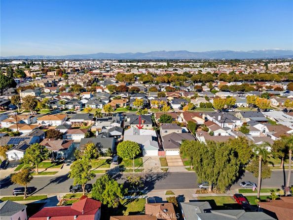 2739 Denmead, Lakewood CA 90712