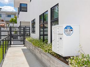 822 S Plymouth 4, Los Angeles CA 90005