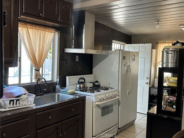 2011 E Elizabeth, Compton CA 90221