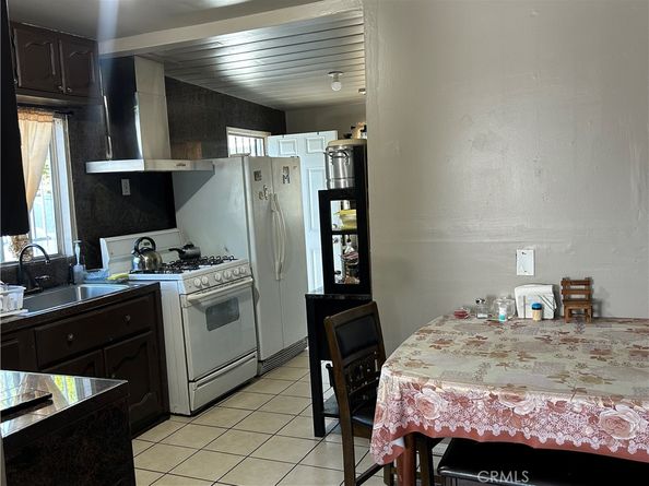 2011 E Elizabeth, Compton CA 90221