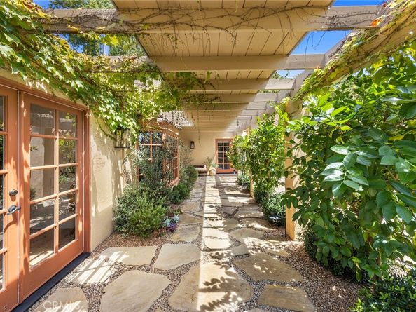 10162 La Sierra, North Tustin CA 92705