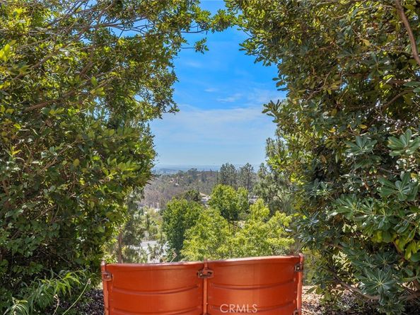 10162 La Sierra, North Tustin CA 92705