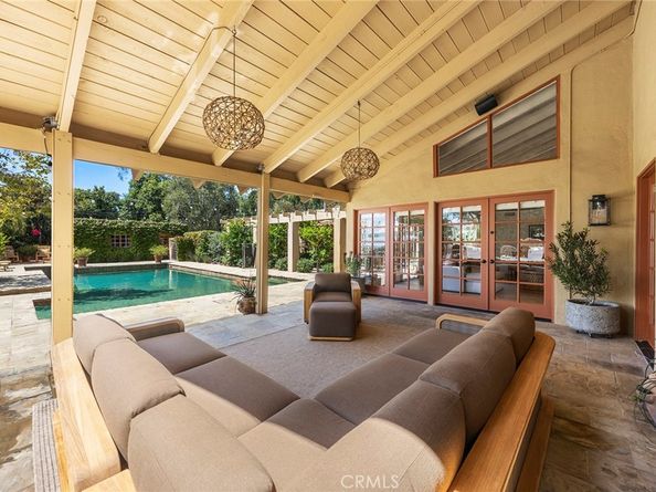 10162 La Sierra, North Tustin CA 92705