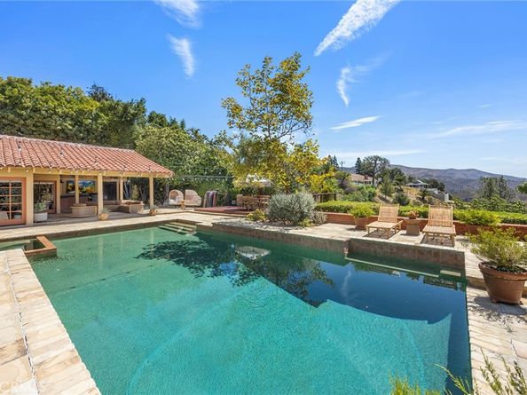 10162 La Sierra, North Tustin CA 92705