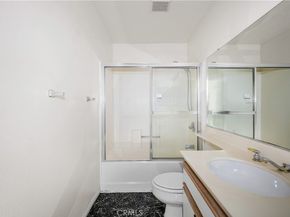 3605 E Anaheim 407, Long Beach CA 90804