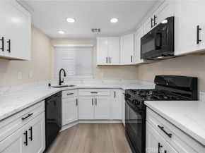 8347 Grenoble Street 9, Sunland CA 91040