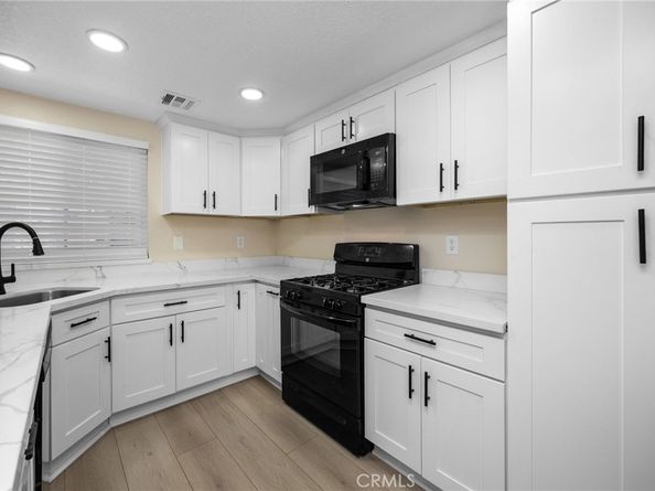 8347 Grenoble Street 9, Sunland CA 91040