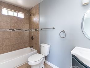 1639 1639 1/2 E 109th, Los Angeles CA 90059