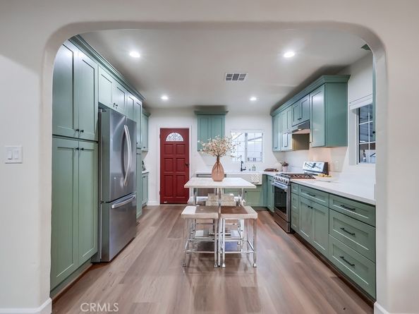 6832 Cerritos Avenue, Long Beach CA 90805