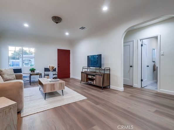 6832 Cerritos Avenue, Long Beach CA 90805