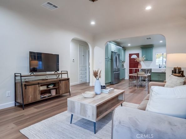 6832 Cerritos Avenue, Long Beach CA 90805