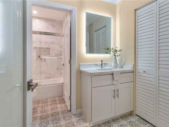 9005 Cynthia Street 215, West Hollywood CA 90069
