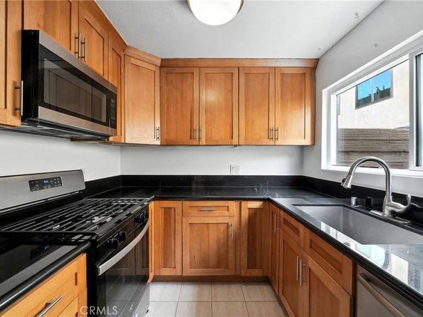940 E 3rd Street 10, Long Beach CA 90802