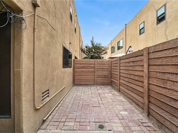 940 E 3rd Street 10, Long Beach CA 90802