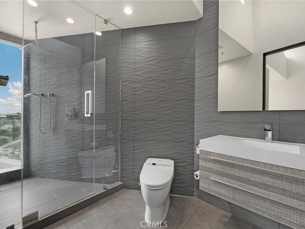 1609 Viewmont Drive, Los Angeles CA 90069