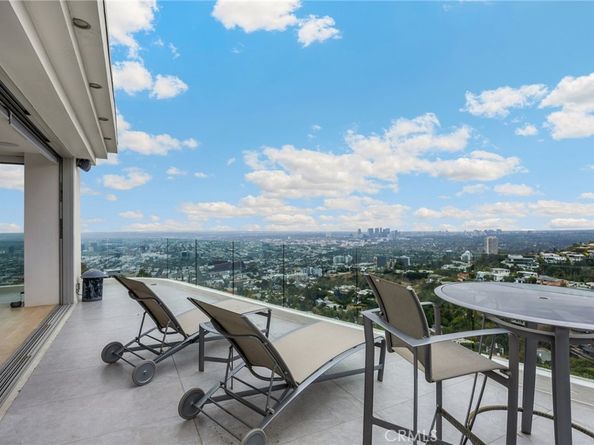 1609 Viewmont Drive, Los Angeles CA 90069