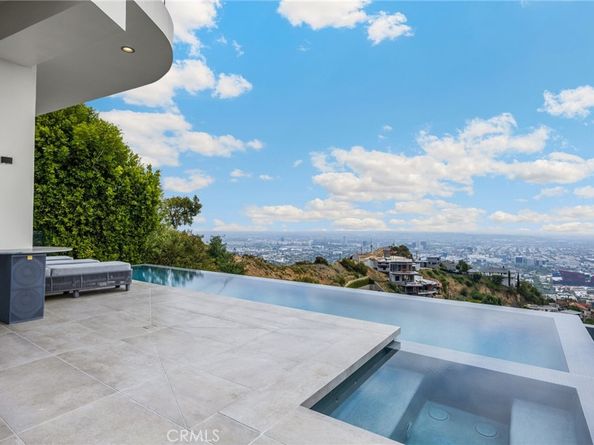 1609 Viewmont Drive, Los Angeles CA 90069