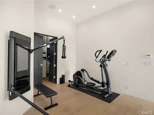 1609 Viewmont Drive, Los Angeles CA 90069