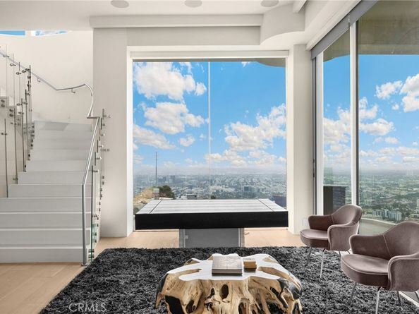 1609 Viewmont Drive, Los Angeles CA 90069