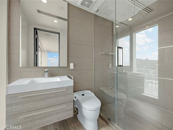 1609 Viewmont Drive, Los Angeles CA 90069