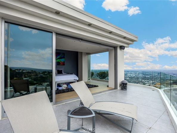 1609 Viewmont Drive, Los Angeles CA 90069