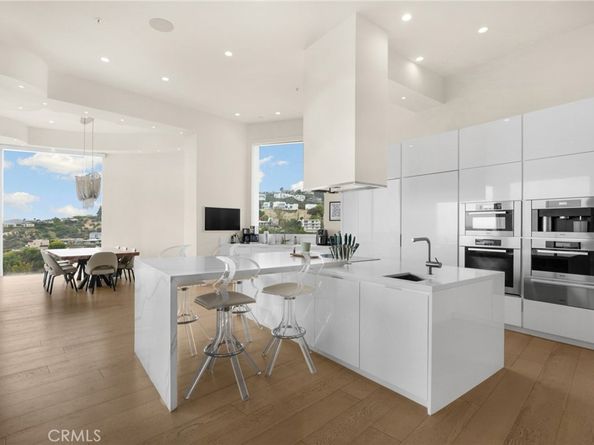 1609 Viewmont Drive, Los Angeles CA 90069