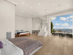 1609 Viewmont Drive, Los Angeles CA 90069