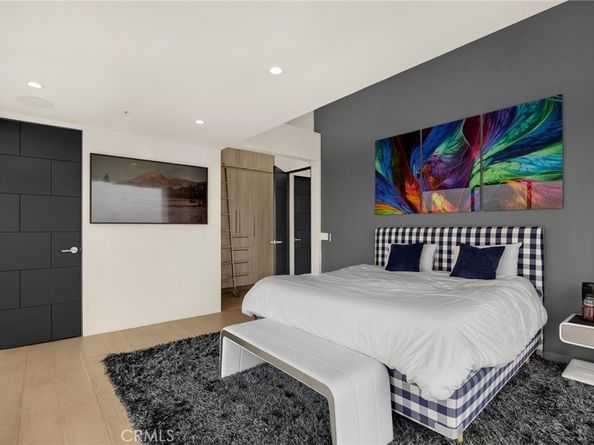 1609 Viewmont Drive, Los Angeles CA 90069
