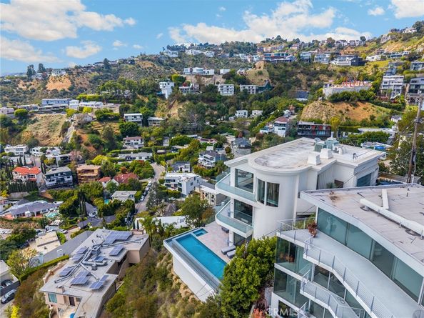 1609 Viewmont Drive, Los Angeles CA 90069