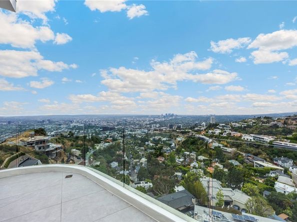 1609 Viewmont Drive, Los Angeles CA 90069