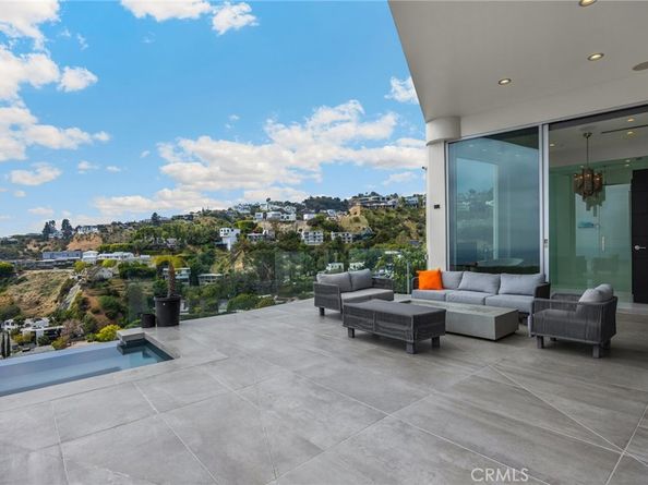1609 Viewmont Drive, Los Angeles CA 90069