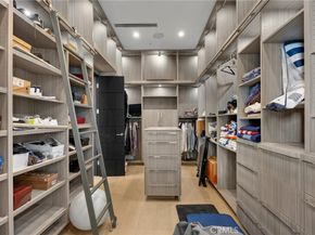 1609 Viewmont Drive, Los Angeles CA 90069