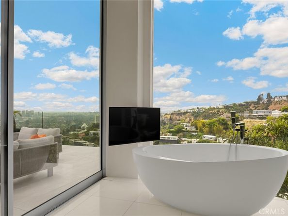 1609 Viewmont Drive, Los Angeles CA 90069