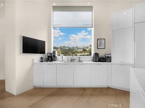 1609 Viewmont Drive, Los Angeles CA 90069