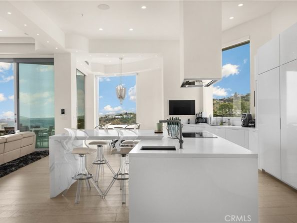 1609 Viewmont Drive, Los Angeles CA 90069