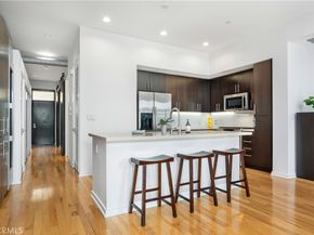 133 N The Promenade N 422, Long Beach CA 90802